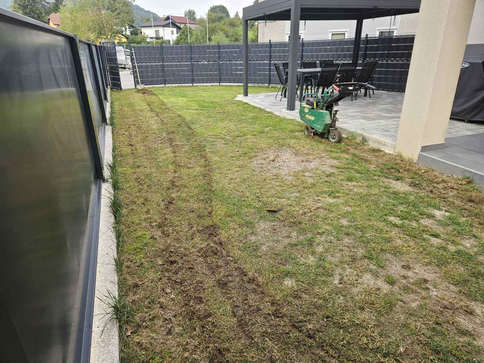 Urejen vrt in okolica hiše z Bi-Va
